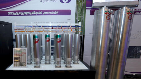 Irán exhibe nuevas centrifugadoras avanzadas horas antes del incidente.