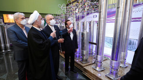 El presidente iraní, Hassan Rouhani, en la instalación de enriquecimiento de uranio de Natanz. (Reuters) El presidente iraní, Hassan Rouhani, visita el sábado la instalación de enriquecimiento de uranio de Natanz.