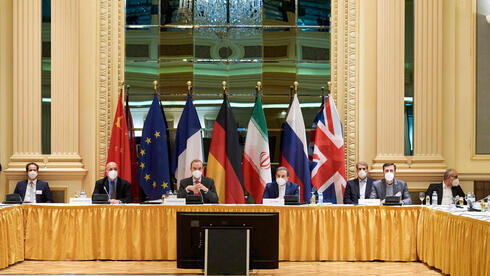 Diplomáticos de la UE, China, Rusia e Irán al inicio de las conversaciones sobre el acuerdo nuclear en el Gran Hotel de Viena, Austria. 