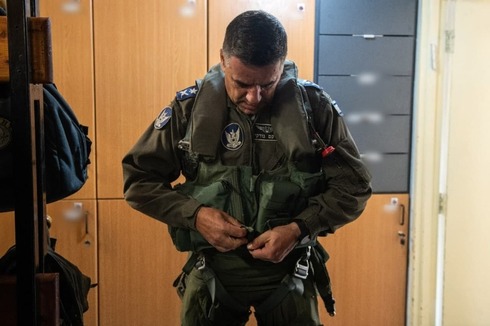 El comandante de la Fuerza Aérea de Israel, Amikam Nurkin, participa de los vuelos. 