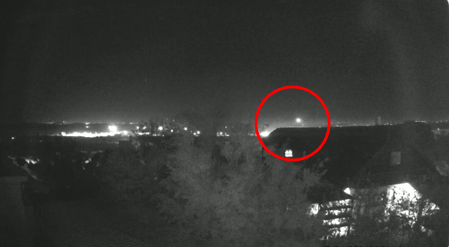 El círculo rojo muestra el cohete lanzado hacia Sderot, en el sur de Israel, desde Gaza. 
