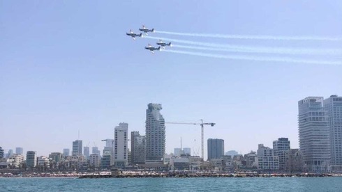 Exhibición aérea sobre Tel Aviv. 