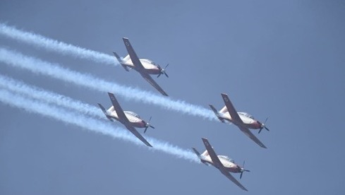 Una formación de la Fuerza Aérea sobrevuela Tel Aviv. 