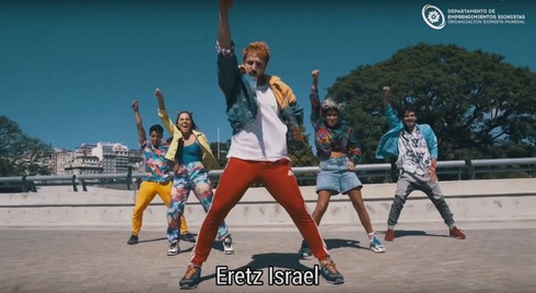 Una escena del video de La Kosher Nostra. 