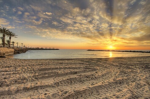 La playa de Nahariya al amanecer. 