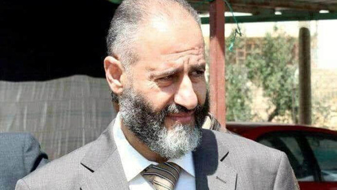 Shin Bet advirtió a un alto funcionario de Hamas, Nayef Rajoub, que limitara su actividad electoral únicamente a votar. 