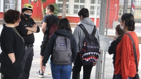 Estudantes do ensino superior retornam às aulas após um ano de interrupções devido à pandemia do coronavírus. (Motti Kimchi) Estudantes do ensino superior retornam às aulas após um ano de interrupções devido à pandemia do coronavírus.