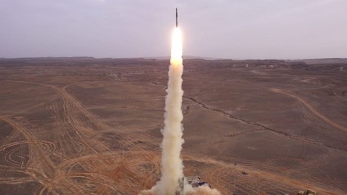 El sistema de defensa aérea "Barak" puede interceptar un objetivo balístico a una distancia de hasta 150 km. (IAI) Ensayo del sistema de defensa aérea "Barak".