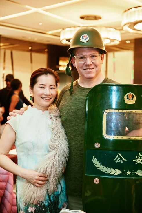 El presidente de la comunidad judía de Taiwán, Ben Schwall, y su esposa Amy.