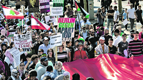 Marcha en contra de Israel en Berlín, Alemania. 