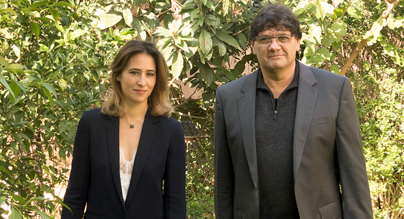 Ilan Cohen (derecha) y Hanna Yanovsky, de Caja Robotics.