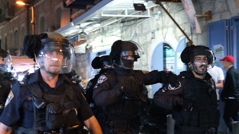 Policías israelíes cerca de la Ciudad Vieja de Jerusalem el sábado por la noche.