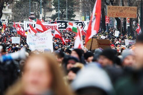 La semana pasada, hubo protestas contra las restricciones anti COVID-19 en Austria. 