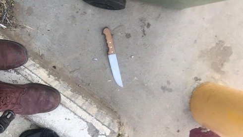 El cuchillo utilizado por la terrorista en el intento de ataque durante la mañana del domingo. El cuchillo utilizado por la terrorista en el intento de ataque.
