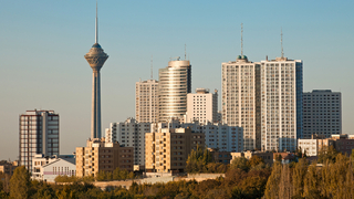 Rascacielos de Teherán. La mujer cayó desde el piso 18. 