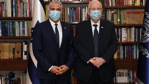 Yair Lapid, líder de Yesh Atid, junto al presidente israelí Reuven Rivlin. 