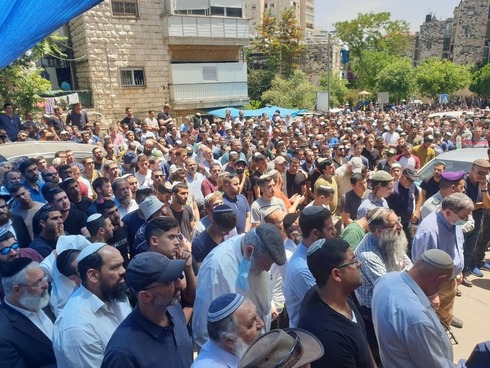 Cientos de personas asistieron al funeral de Yehuda Guetta.