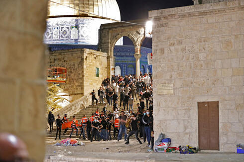 Manifestantes palestinos en el Monte del Templo.