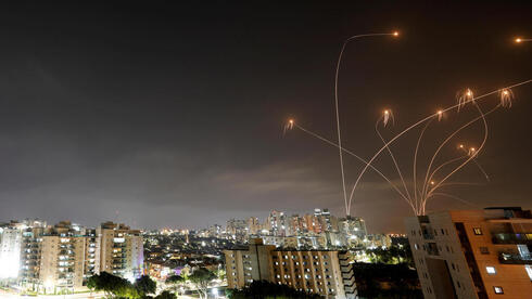 Interepción de misiles por el sistema Cúpula de Hierro en el cielo de Ashkelon. (Reuters) Interepción de misiles por el sistema Cúpula de Hierro en el cielo de Ashkelon.