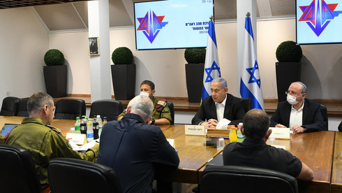 El primer ministro Benjamín Netanyahu y el ministro de Defensa Benny Gantz mantienen reuniones con altos oficiales militares el martes por la mañana. 