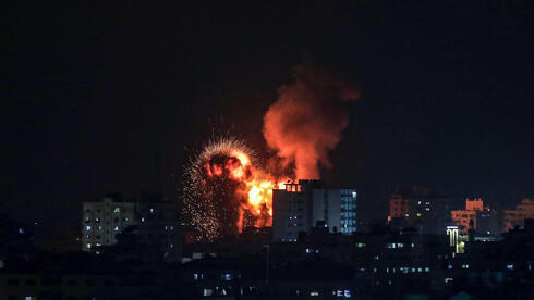 Bombardeos israelíes contra posiciones de Hamás en Gaza.