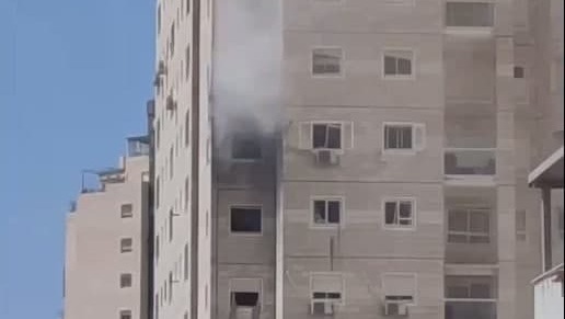 El edificio en el que vivía de las víctimas de este martes. 