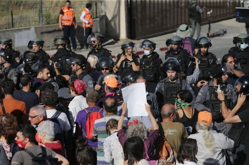 Enfrentamientos entre policías y manifestantes en el barrio Sheihk Jarrah de Jerusalem Oriental.