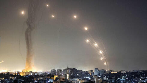 Misiles disparados desde Gaza hacia Israel. 