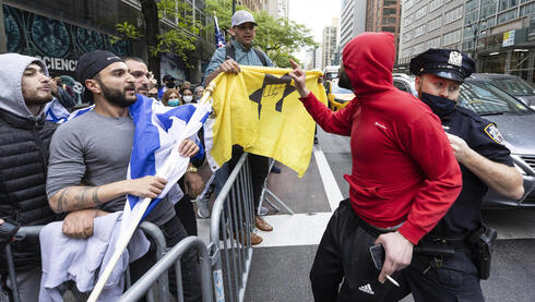 Conflictos en Manhattan entre manifestantes a favor y en contra de Israel. 