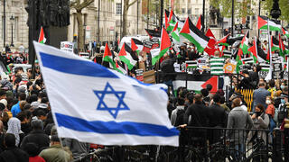 Manifestación pro-Israel frente a manifestación de protesta pro-palestina en Londres. 