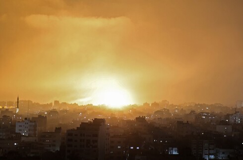 Bombardeo aéreo israelí en el norte de la Franja de Gaza durante la noche del jueves. 