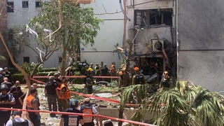 Destrucción en el edificio impactado por un cohete en Ashdod.