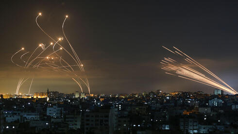 El sistema de defensa Cúpula de Hierro se activa ante el lanzamiento de cohetes desde Gaza. 