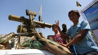 Niños en el desfile militar de la Yihad Islámica.