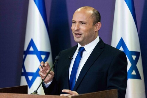 Naftalí Bennett, presidente del partido de derecha Yamina, el próximo primer ministro de Israel. (AFP) El líder de Yamina, Naftali Bennett, en un discurso televisado en el que anuncia que se une a la coalición para desbancar a Benjamin Netanyahu el domingo.