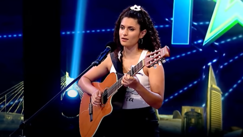 Lucía Abelar canta "HaTikva" en su audición de Got Talent Uruguay. 