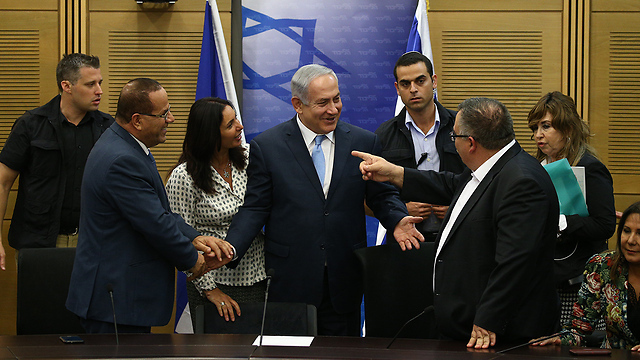 Netanyahu con miembros de su partido Likud, marzo de 2021. 