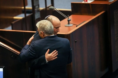 Yair Lapid y Naftali Bennett en la Knesset.