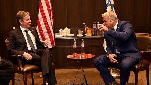 El entonces líder de la oposición, Yair Lapid, reunido con el Secretario de Estado de EE.UU., Antony Blinken, en mayo de 2021.