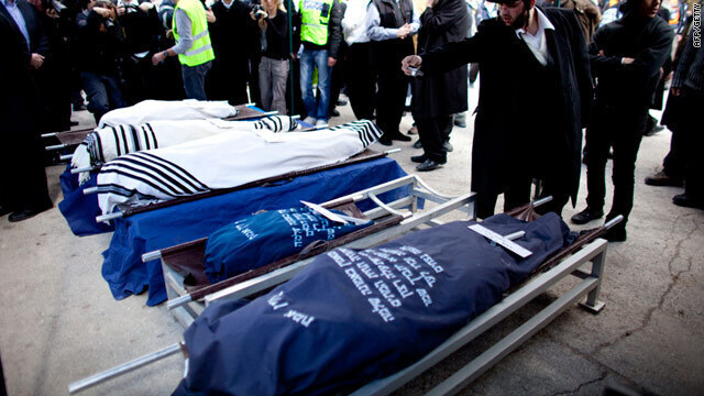 Funeral de los miembros de la familia Fogel asesinados en 2011.