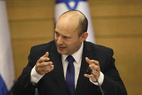 En el pasado Naftalí Bennett, actual primer ministro de Israel, impulsaba represalias más poderosas para disuadir los ataques con globos. (AP) Naftalí Bennett, primer ministro de Israel.