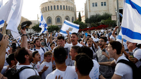 La tradicional Marcha de las Banderas celebra la reunificación de Jerusalem en 1967. (AFP) La Marcha de las banderas fue interrumpida el mes pasado después de que Hamas disparara cohetes contra Jerusalem.