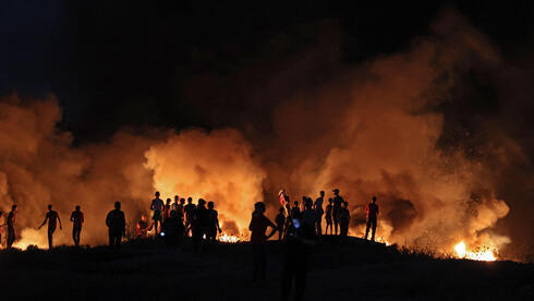 Disturbios de palestinos cerca de la frontera de Gaza después del desfile de banderas en Jerusalem. 