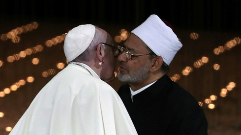 El papa Francisco y el Gran Imán de Al Azhar. 