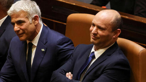 El canciller Yair Lapid (izquierda) y el primer ministro Naftalí Bennett. 