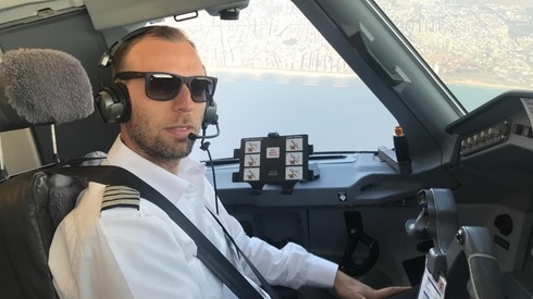 Hadar Eitam, capitán del vuelo de Arkia Airlines. 