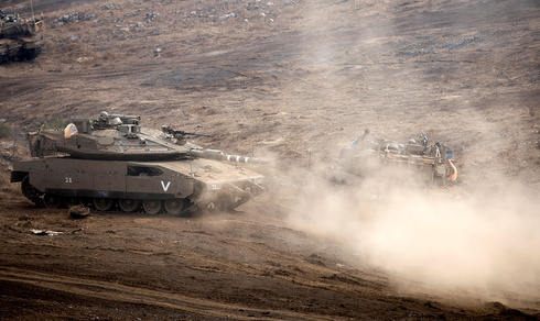 Tanques israelíes en la frontera con Siria. 
