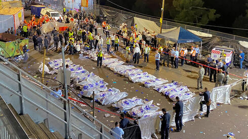 Los cuerpos de las víctimas de la tragedia del Monte Merón en el lugar de la estampida mortal. 