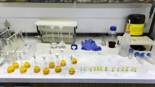 Muestras de agua en el laboratorio. 