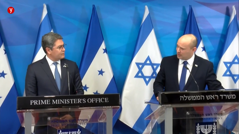 Conferencia de prensa del primer ministro Naftalí Bennett y el presidente hondureño Juan Orlando Hernández.